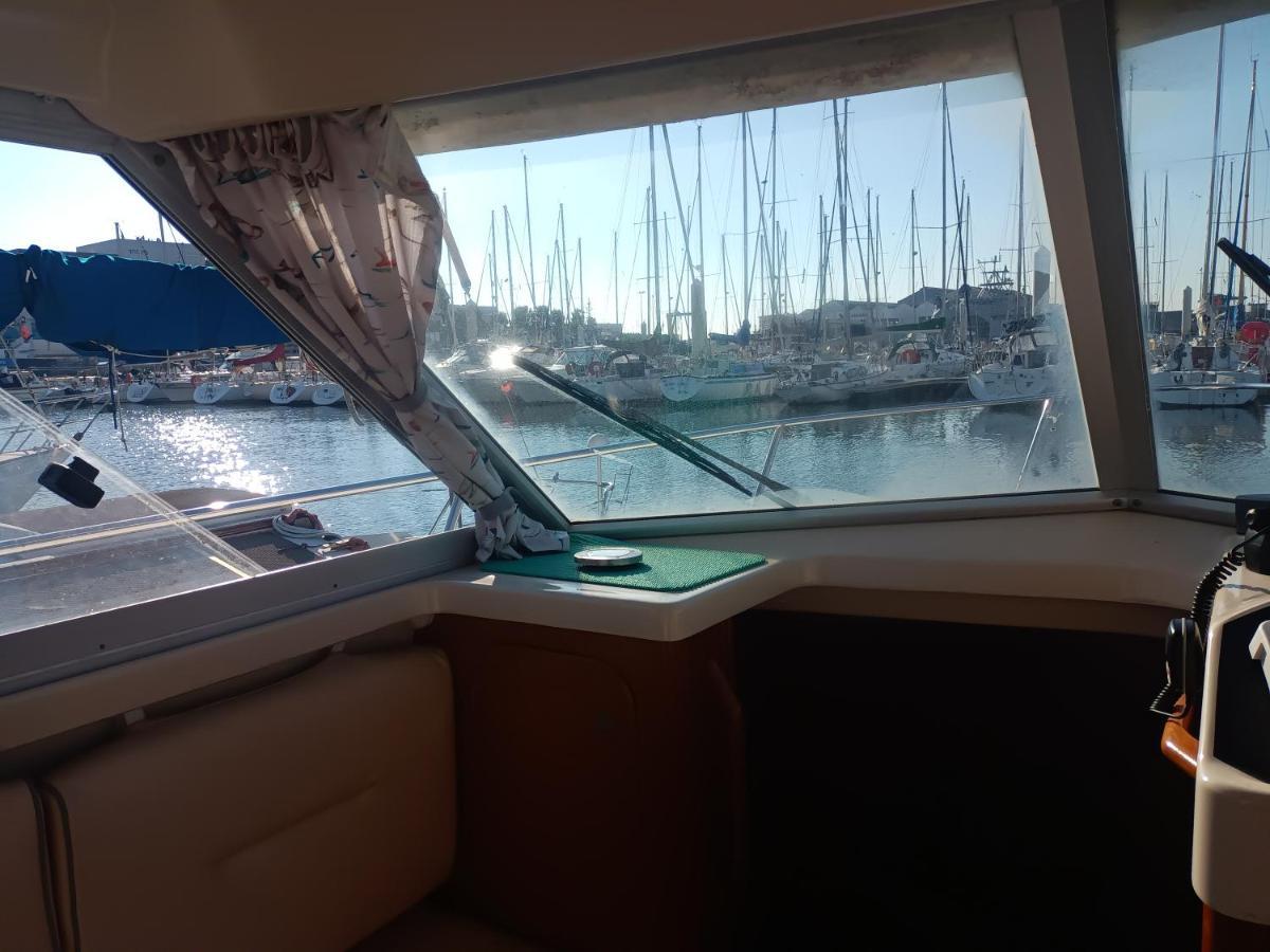 Nuit Insolite A Bord Du Bateau Exocet III Boulogne-sur-Mer Exterior photo
