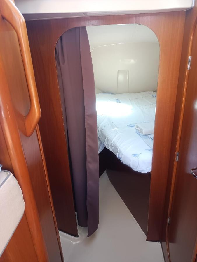 Nuit Insolite A Bord Du Bateau Exocet III Boulogne-sur-Mer Exterior photo